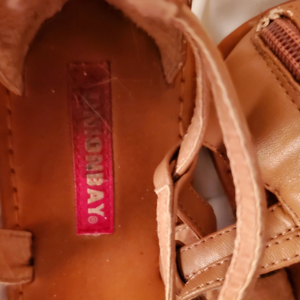 Unionbay Jeweled Sandals, Tan, Girls Size 4, EUC - Picture 10 of 12